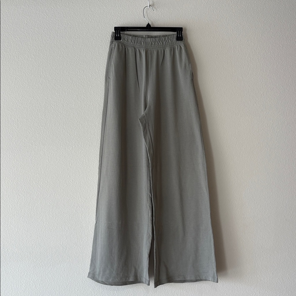 H&M pants with elastic waistband wide leg flare side pockets sage green color